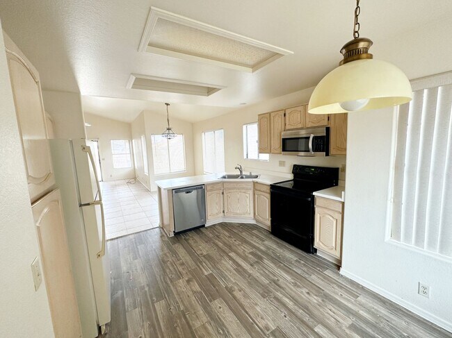 Foto del edificio - Spacious 3 Bed, 2 Bath Home in Peoria - Yo...