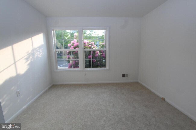 Building Photo - 101 Claridge Ct
