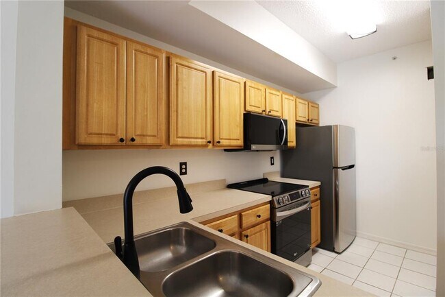 Building Photo - 5721 Bentgrass Dr