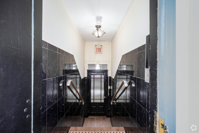 Entrance - 106 Willow Ave