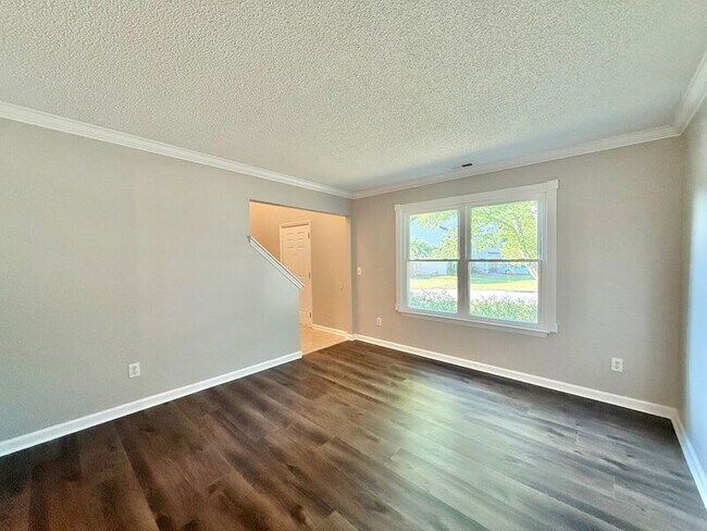 Building Photo - 301 Siena Dr