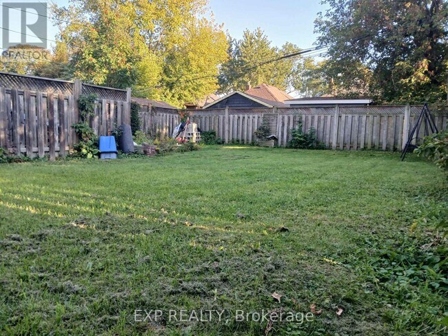 Photo du bâtiment - 861 Cosburn Ave.