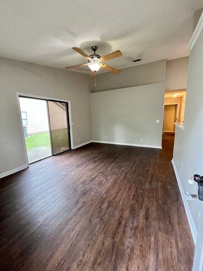 Foto del edificio - 130 E Lakemont Dr