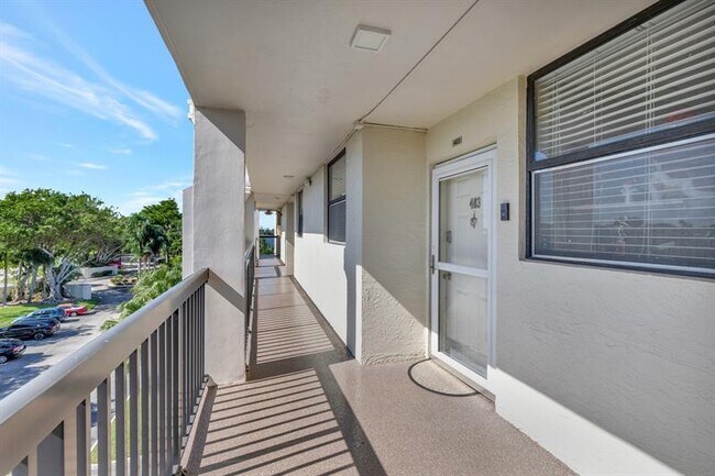 Building Photo - 115 Lake Emerald Dr