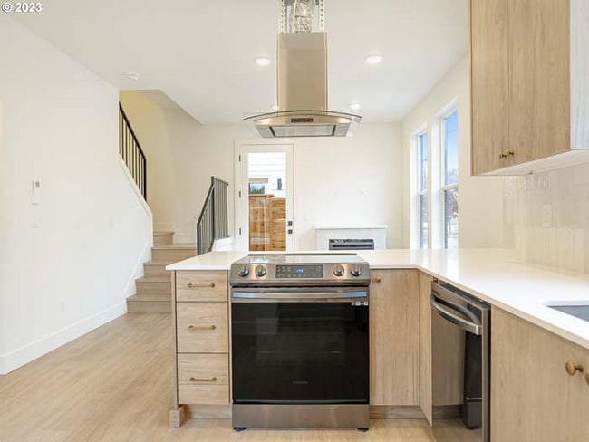 Photo - 5605 N Lombard St Apartment