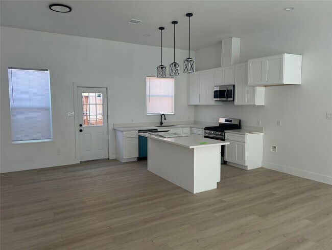 Building Photo - 8203 Sparta St