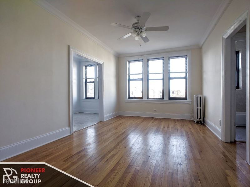 Primary Photo - 2715 N Milwaukee Ave