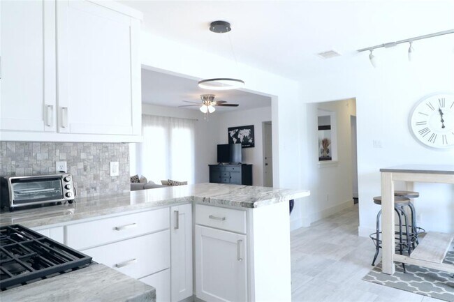 Foto del edificio - 6127 Darnell St