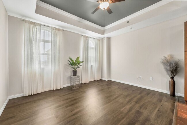 Foto del edificio - 2455 W Serene Ave