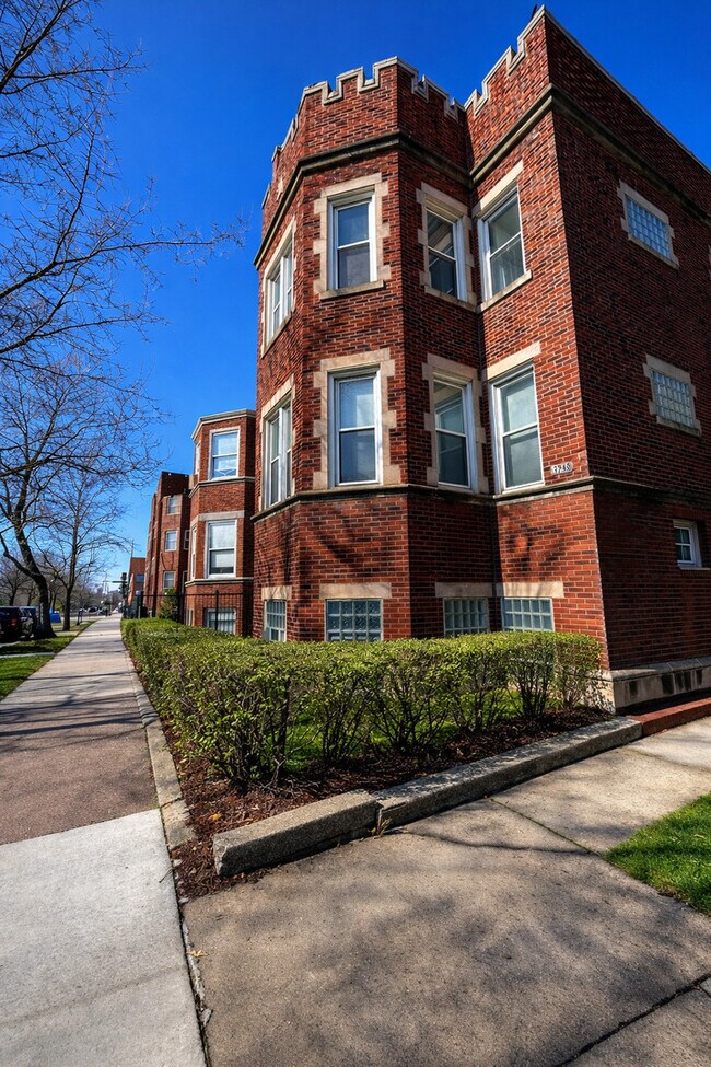 Building Photo - 1740 W Garfield Blvd