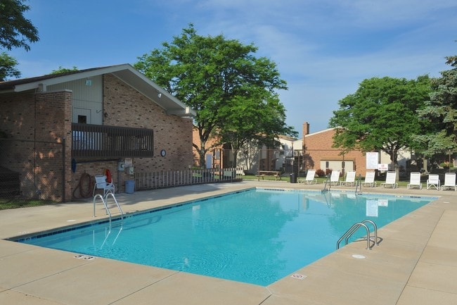 Building Photo - Briarwick Apts
