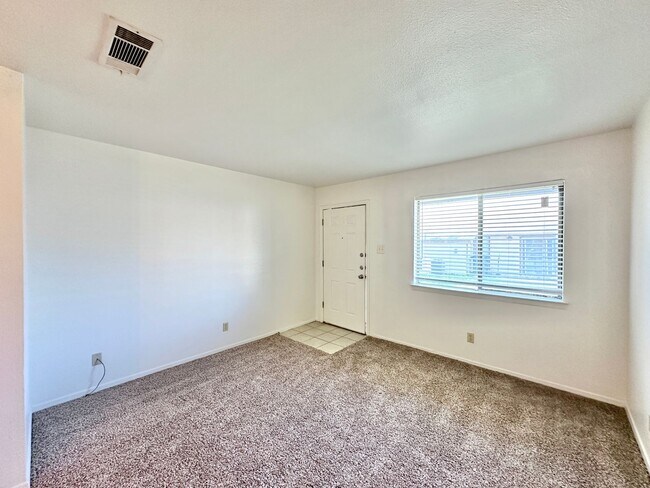 Building Photo - 1308 Quail