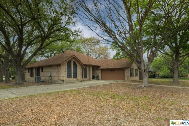 Building Photo - 930 Earl Dr