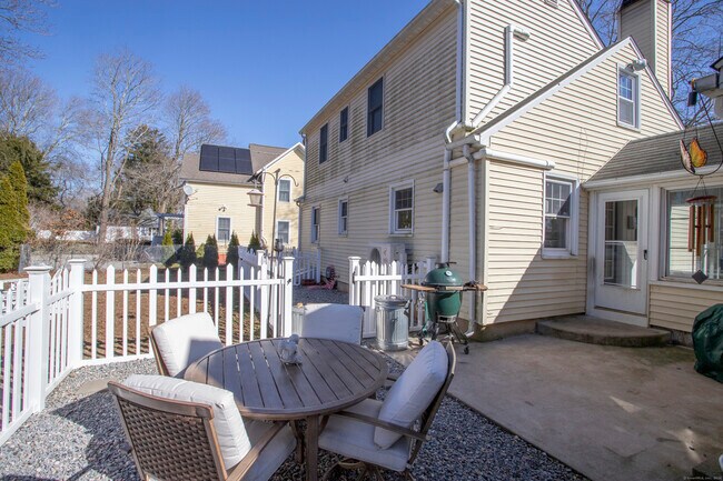 Building Photo - 41 Coulter St