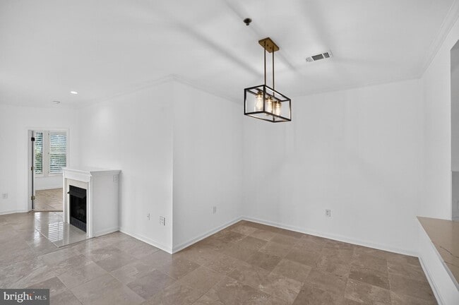 Building Photo - 1855 Stratford Park Pl