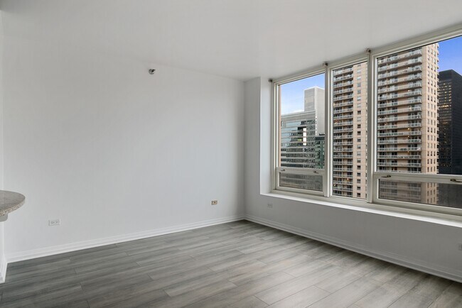 Foto del edificio - 33 W Ontario St