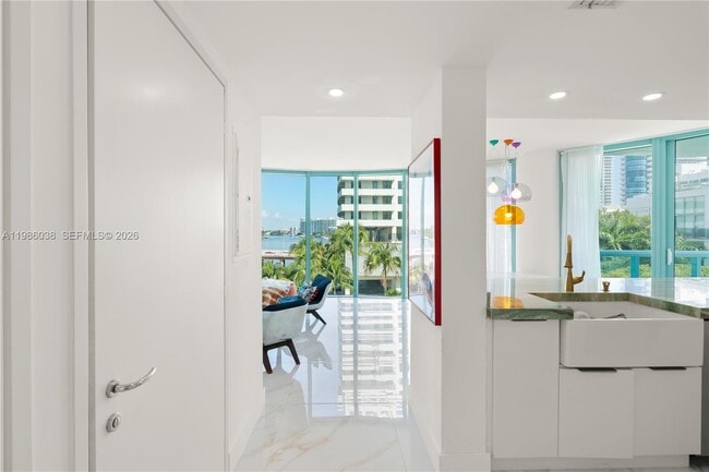 Foto del edificio - 6000 Indian Creek Dr