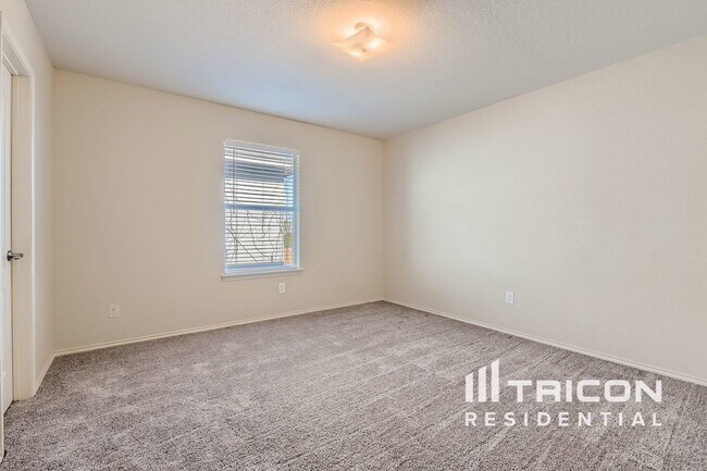 Foto del edificio - 7156 Little Mohican Dr