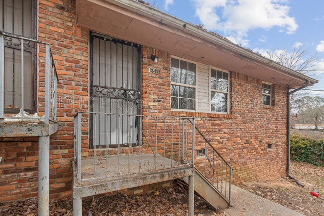 Building Photo - 6521 Raymond Dr