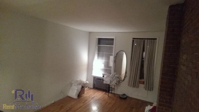 Foto del edificio - 329 E 92nd St