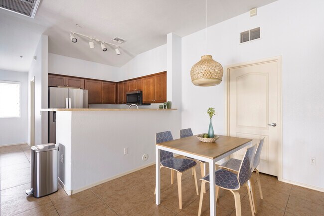 Foto del edificio - 2402 E 5th St