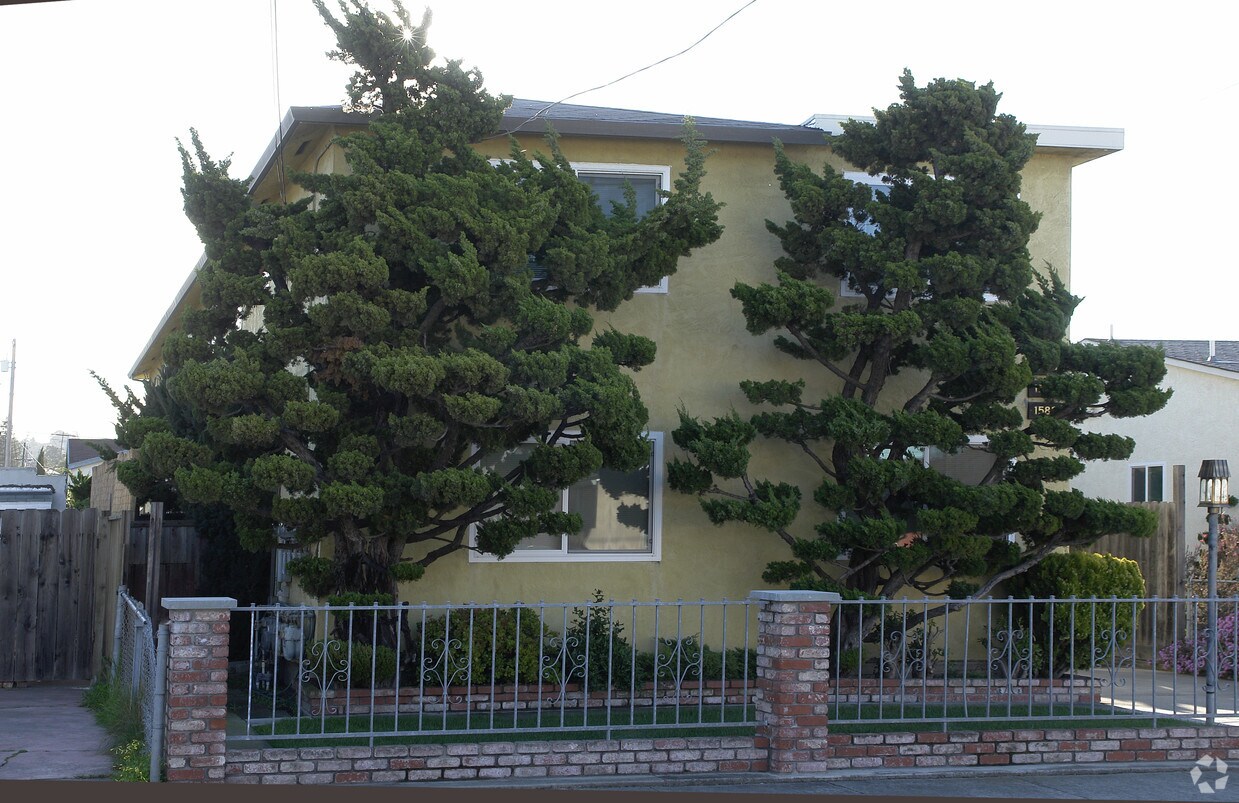 Building Photo - 1574-1582 Oriole Ave