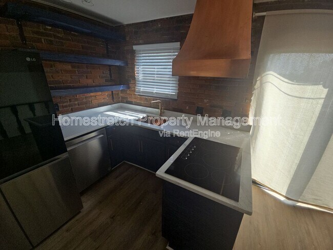 Foto del edificio - 1264 North and South Rd