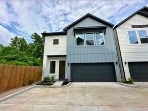 Building Photo - 835E Dorchester St