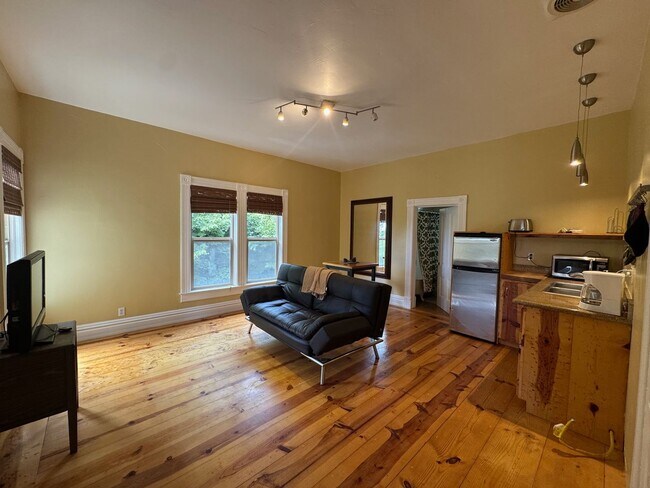 Building Photo - Carson &amp; L