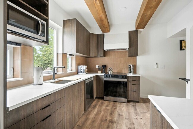 Foto del edificio - 925 NE 23rd Ave