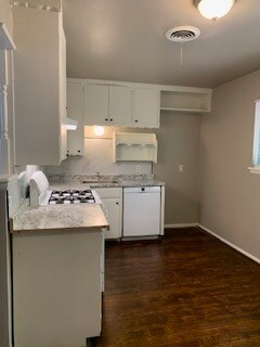 Kitchen - 2330 S Main St