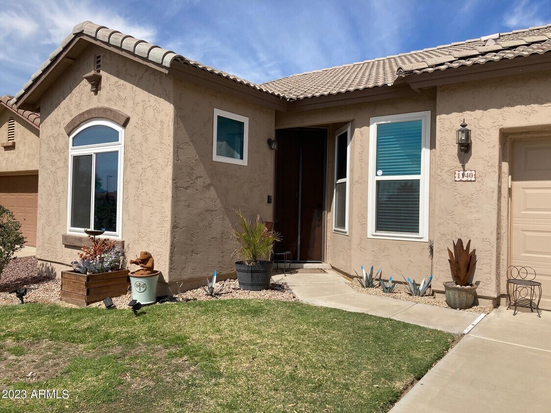 Primary Photo - 1140 E Geona St
