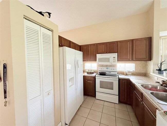 Building Photo - 4965 SW 153rd Ave
