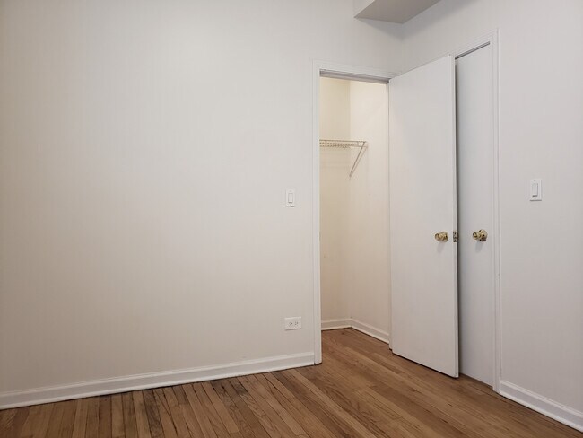 Foto del edificio - 5435 S Hermitage Ave