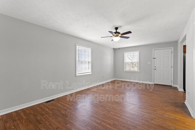 Building Photo - 3237 Bowie Dr
