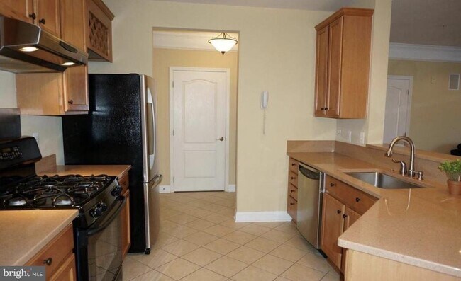 Foto del edificio - 5801 Clipper Ln