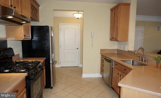 Building Photo - 5801 Clipper Ln