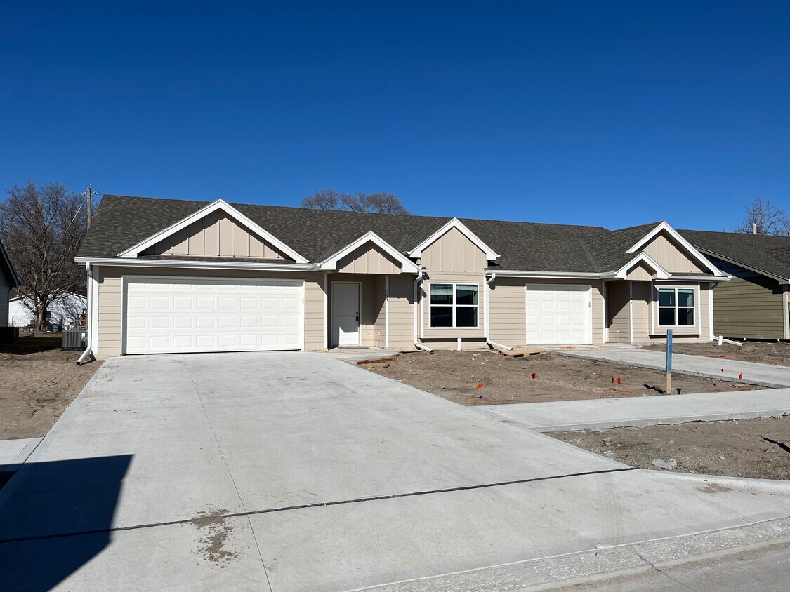 208 Sunset St, Valley, NE 68064 Townhome Rentals in Valley NE