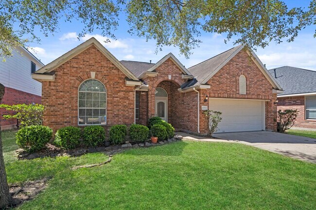 Foto del edificio - 17215 Fernchase Ct