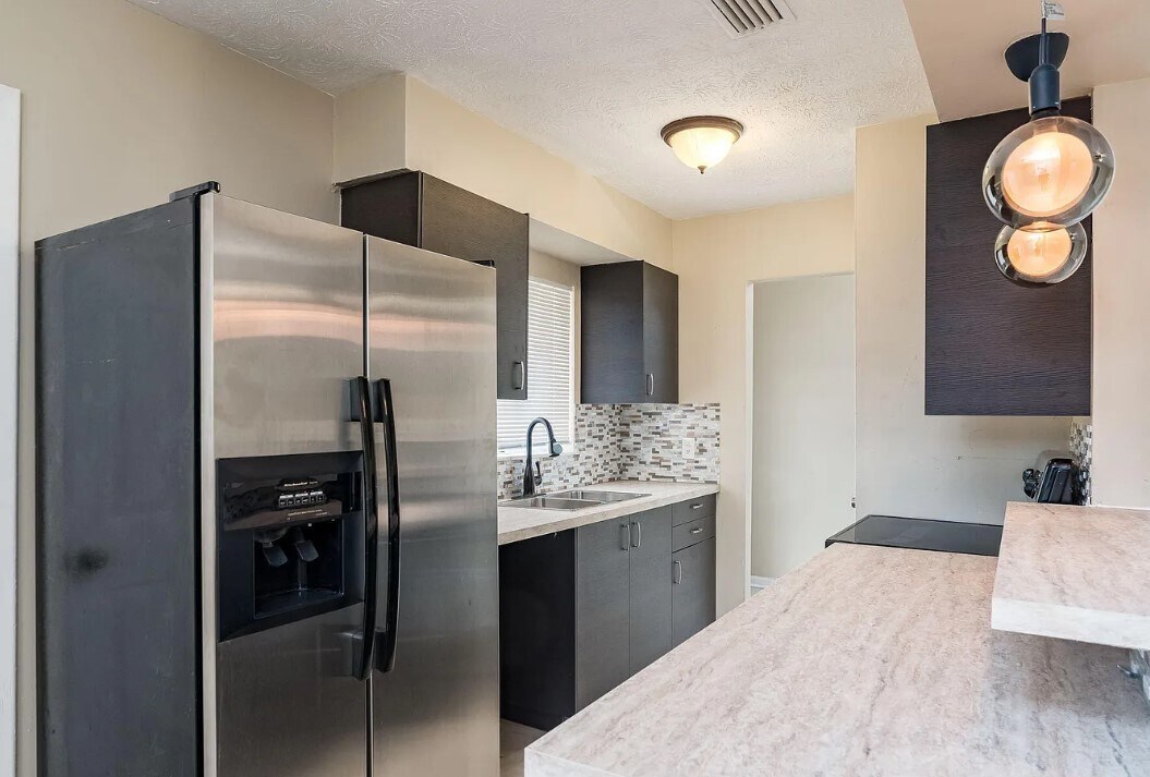 Foto principal - 7707 Falcon St