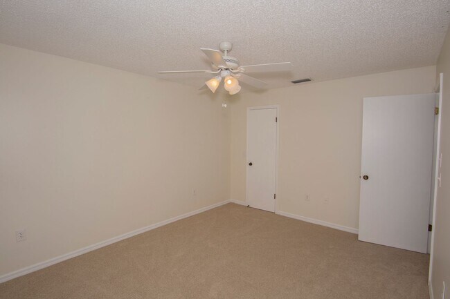 Foto del edificio - 1618 Asher Ln