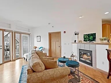 Living Room w Lake View - 110 S Wisconsin St