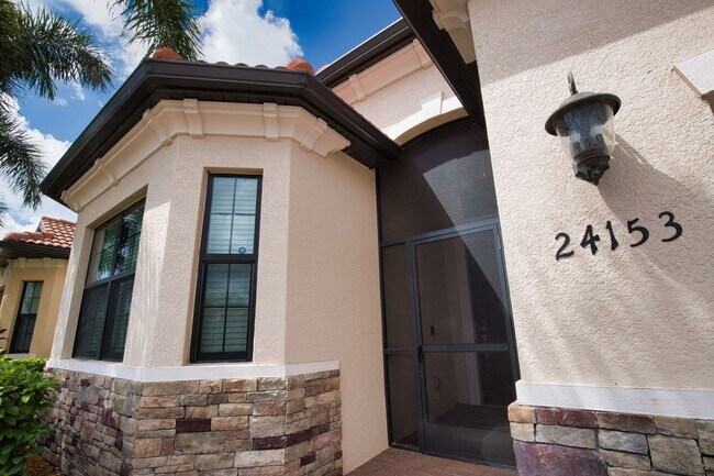 Building Photo - Seasonal Short-Term Furnished Single-Famil...