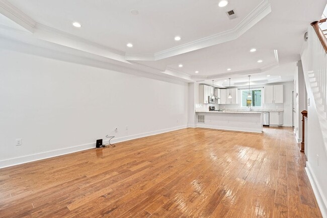 Building Photo - 1110 Orren St NE