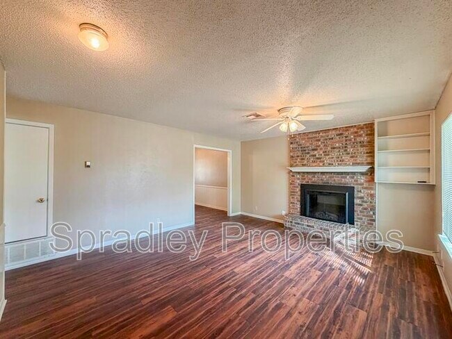 Foto del edificio - 3302 Keller Rd