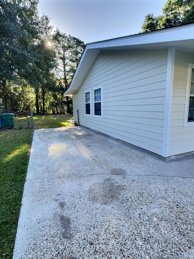 Foto del edificio - Newly remodeled 3/1 home near Downtown Oce...