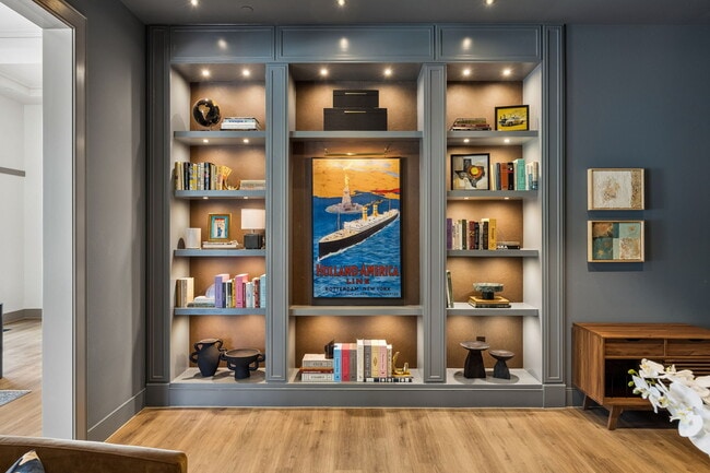 Interior Photo - The Holland