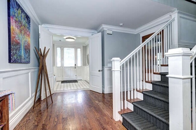 Building Photo - Beautiful Luxury Home Available in Boulder