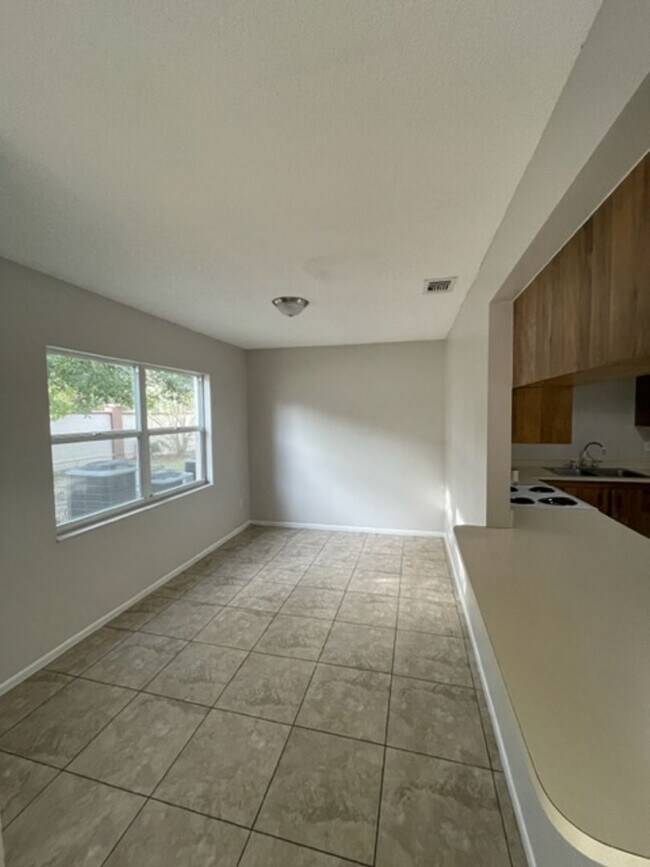 Building Photo - 2/2 Ground Floor Condo in South Daytona fo...