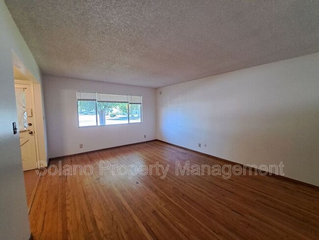 Foto del edificio - 2519 Heather Dr